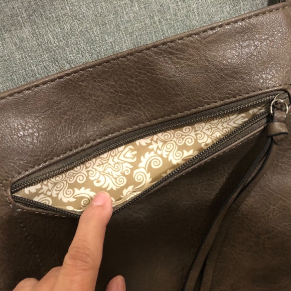 Brown square slim crossbody bag with durable strap - Picture 3 of 6